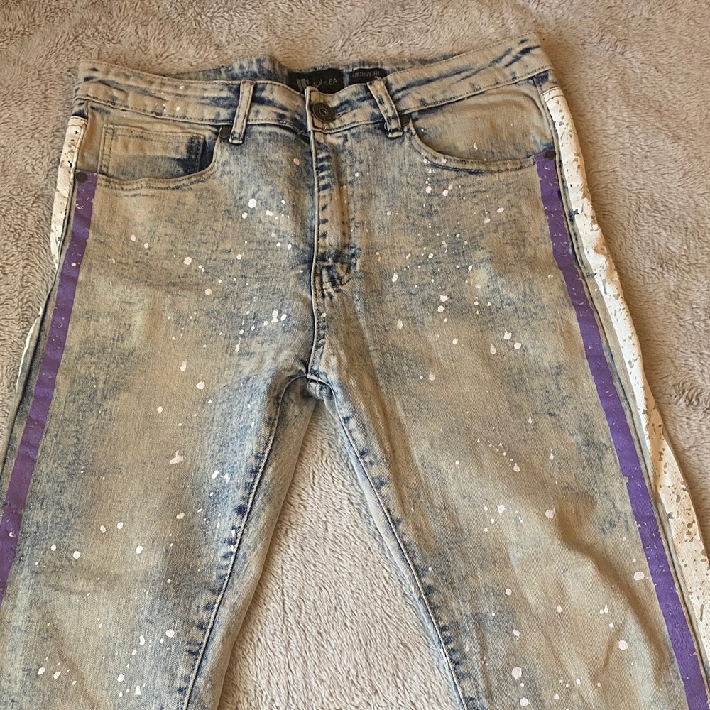 Trendy Women's Skinny Jeans with Purple and White Accents